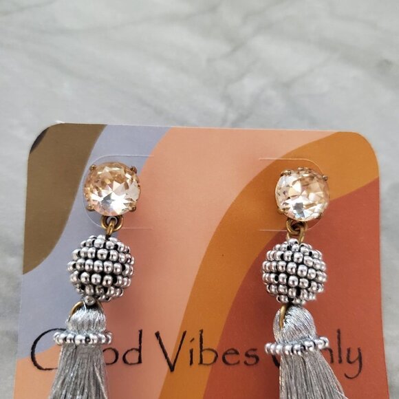 ✨ J.Crew Silver Beaded Rhinestone Crystal Tassel Drop Dangle Earrings ✨ - Picture 2 of 7